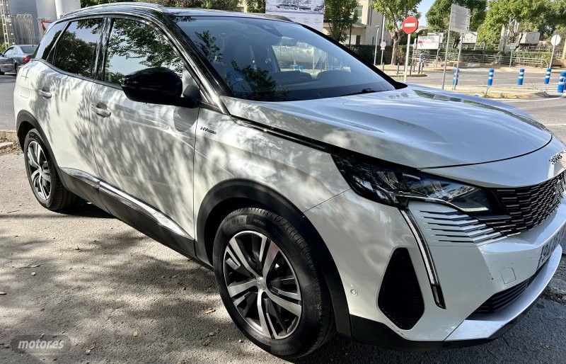 Peugeot 5008 2021 blanco con cambio 8 marchas  de segunda mano - peugeot 3008 2021 / 96.000km.