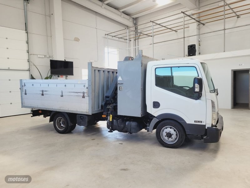 Camiones 3 ejes  de segunda mano - nissan cabstar 2017 / 304.052km.