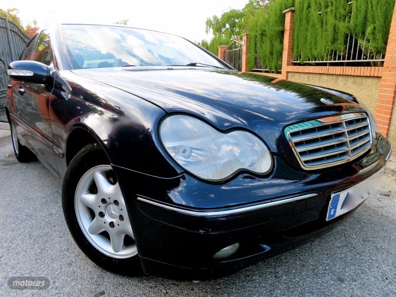 Foto mercedes clase c 2001 / 387.000km.