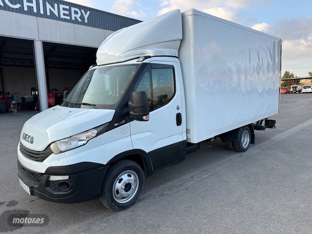 Carretillas elevadoras 4x4  de segunda mano - iveco daily 2018 / 137.000km.