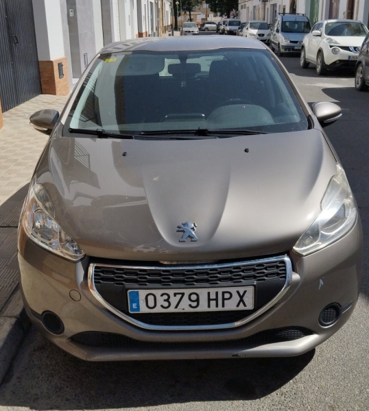 Foto peugeot 208 2013 / 250.000km.