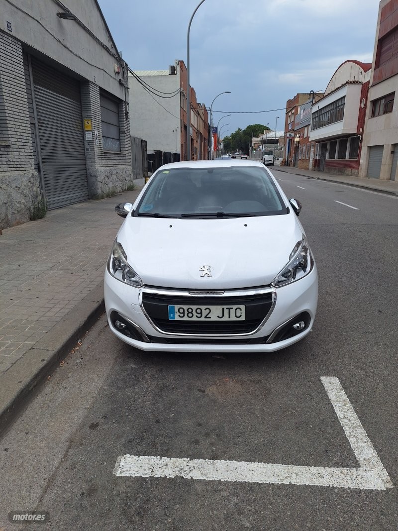 peugeot 208 2016 / 140.000km.