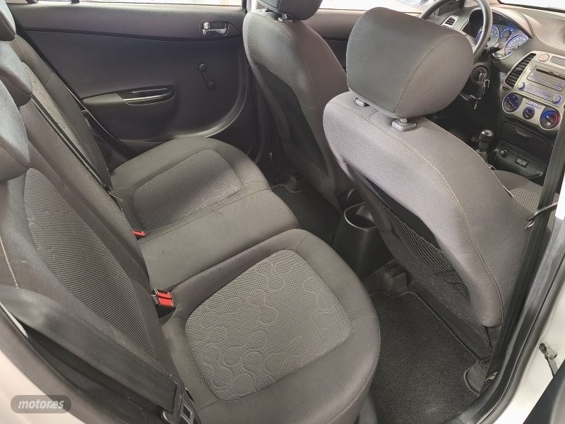 Hyundai i20 - foto 25