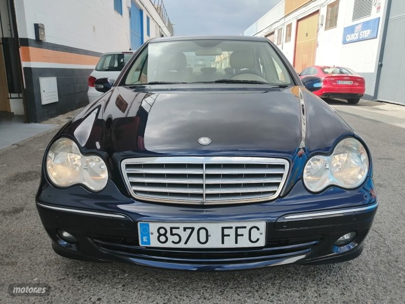 Foto mercedes clase c 2006 / 210.000km.
