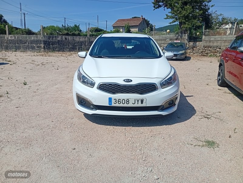 kia ceed 2017 / 310.000km. foto grande (2)