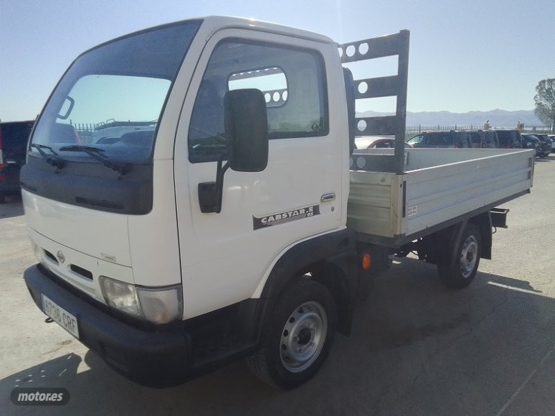Foto nissan cabstar 2004 / 76.000km.
