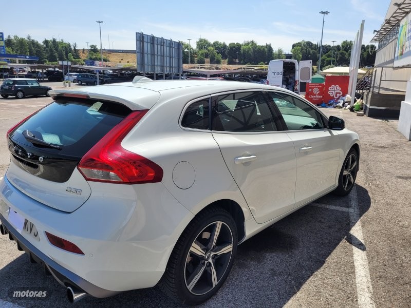 Foto volvo v 40 2019 / 117.400km.
