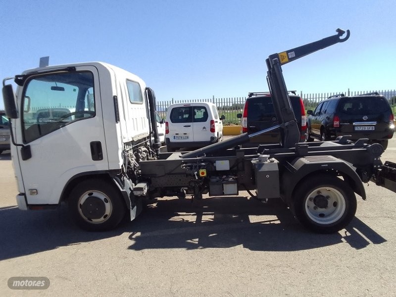 Camiones 3 ejes  de segunda mano - isuzu nkr 2016 / 300.000km.