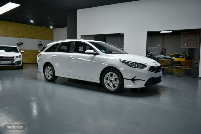 Kia Ceed Tourer Tourer 1.0 T-GDi Drive 88 kW (120 CV) de 2023 con 33.000 Km por 18.590 EUR. en Madrid