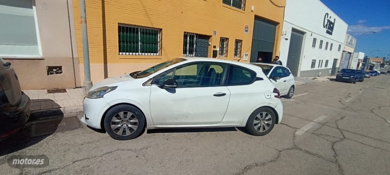 peugeot 208 2013 / 295.000km. foto grande (2)