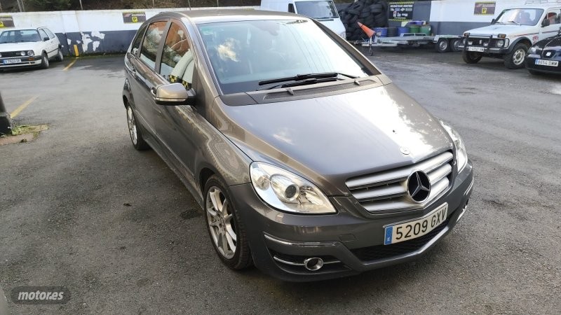 Foto mercedes clase b 2010 / 230.000km.