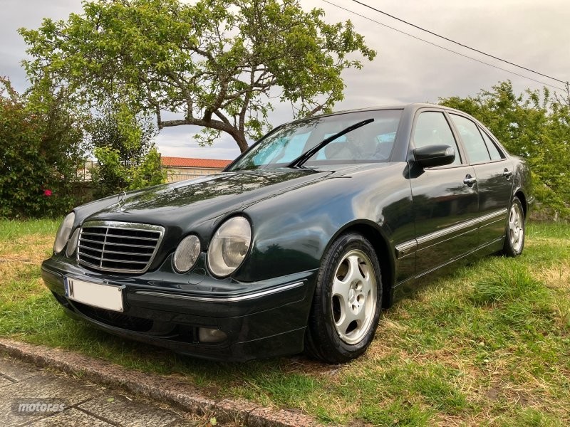 Foto mercedes clase e 1999 / 560.000km.