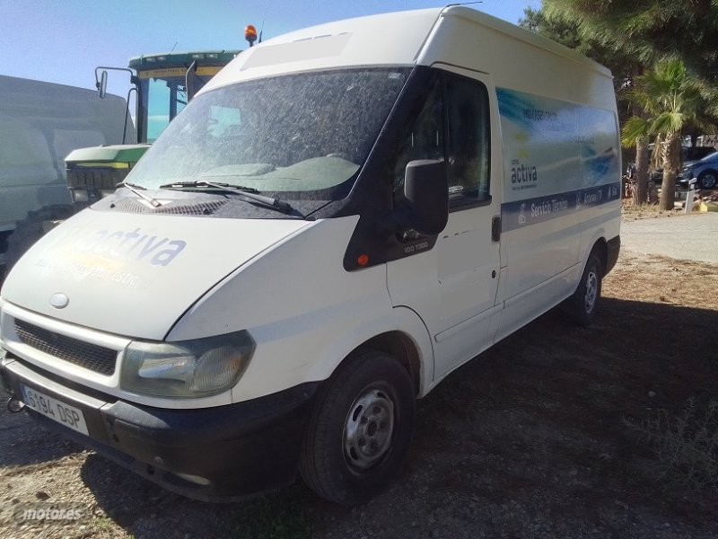 Ford Transit 100T300 FURGON. de 2005 con 204.000 Km por 7.500 EUR. en Murcia