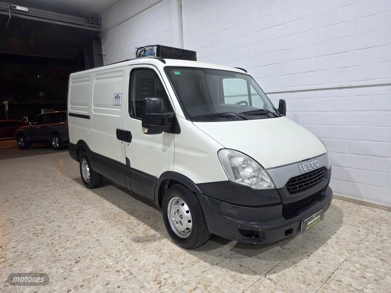 Iveco Daily 35 S11 de 2015 con 200.000 Km por 7.500 EUR. en Sevilla