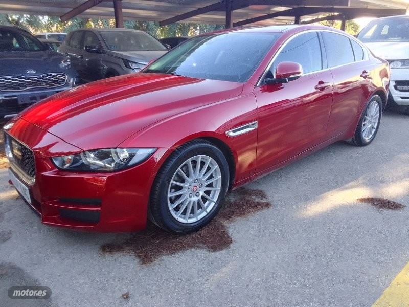 Jaguar XE PRESTIGE 2.0 D. AUT. de 2015 con 220.000 Km por 12.000 EUR. en Murcia