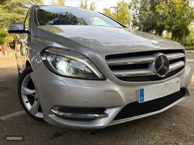 Mercedes Clase B 200D SPORT EDITION-PIEL-BIXENON LEDS-NAVI de 2015 con 143.000 Km por 11.900 EUR. en...