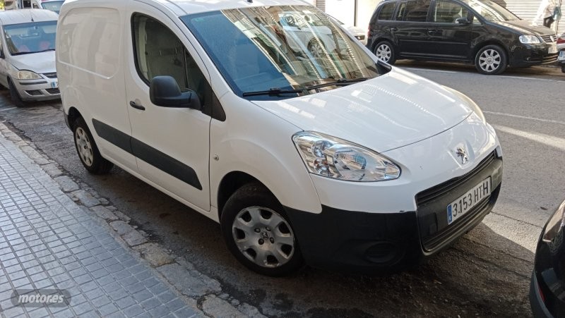 Peugeot Partner FURGON L1 1.6 HDI de 2013 con 234.000 Km por 4.000 EUR. en Alicante