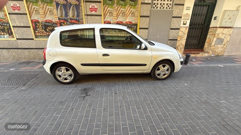 Renault Clio Campus de 2006 con 175.796 Km por 2.600 EUR. en Malaga