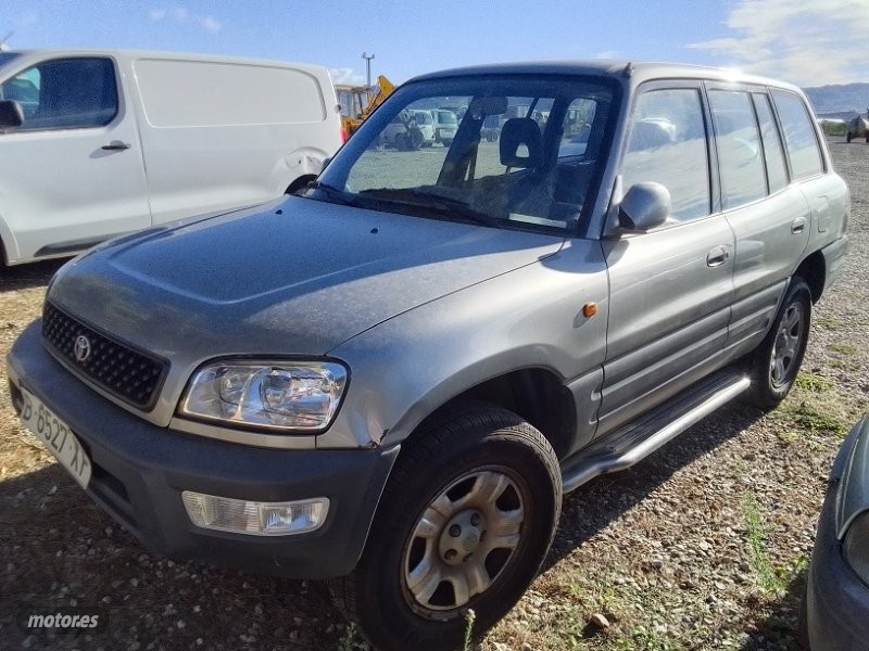 Toyota RAV 4 2.0 i VX 128 CV. de 2000 con 121.000 Km por 4.000 EUR. en Murcia