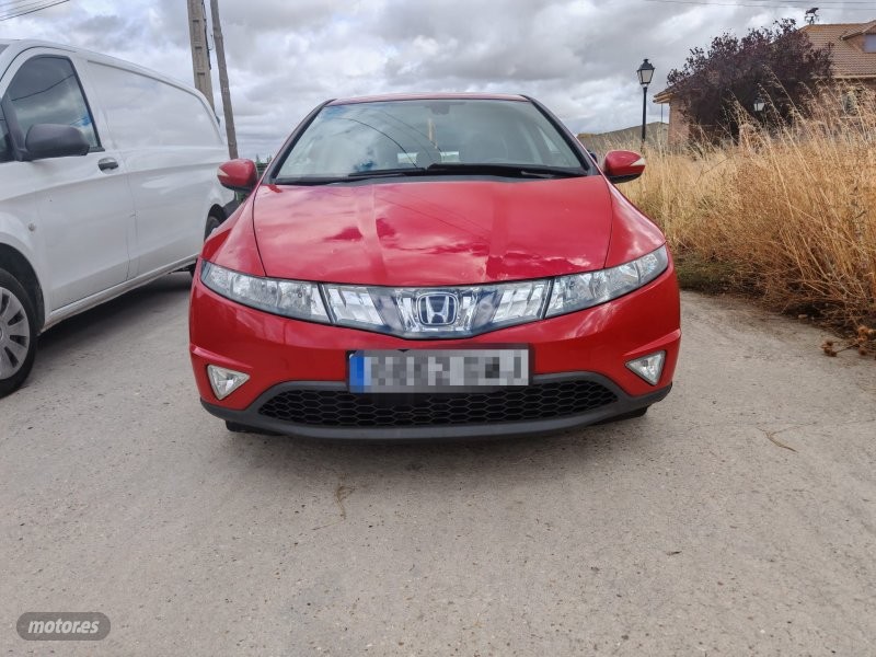 Honda Civic CIVIC 5 DR de 2009 con 326.000 Km por 4.550 EUR. en Segovia