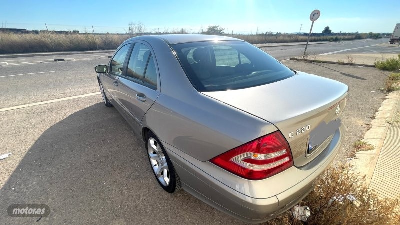 Mercedes 220 Sport edition de 2006 con 90.000 Km por 11.900 EUR. en Valencia