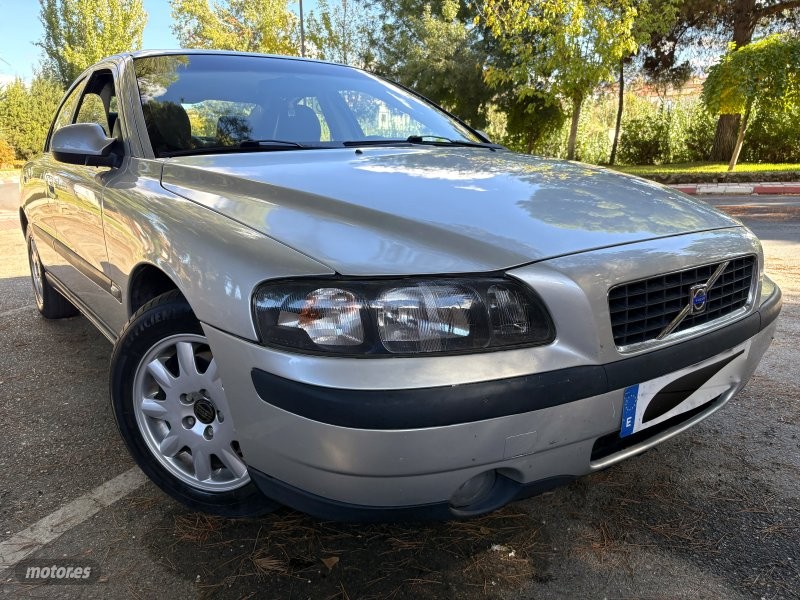 Volvo S60 2.4 FSI ELEGANCE-PIEL-KLIMATIZADOR-LLANTAS de 2003 con 267.000 Km por 2.200 EUR. en Granada
