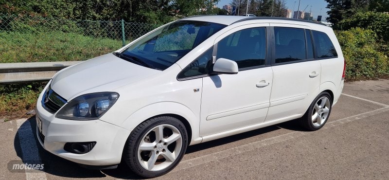 Opel Zafira 1.6 16v de 2011 con 195.000 Km por 5.900 EUR. en Vizcaya