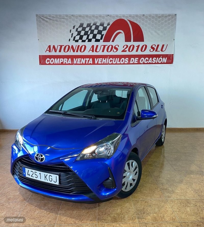 Toyota Yaris TOYOTA YARIS 1500 110 CV de 2017 con 90.000 Km por 11.900 EUR. en Tenerife