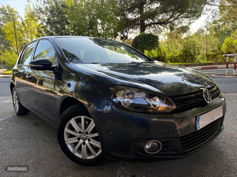 Volkswagen Golf 1.6 TDI BLUEMOTION-KLIMATIZADOR-LLANTAS-CD-ALARMA de 2011 con 297.000 Km por 5.300 E...