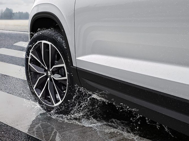 ¿Qué es el aquaplaning y por qué se produce?