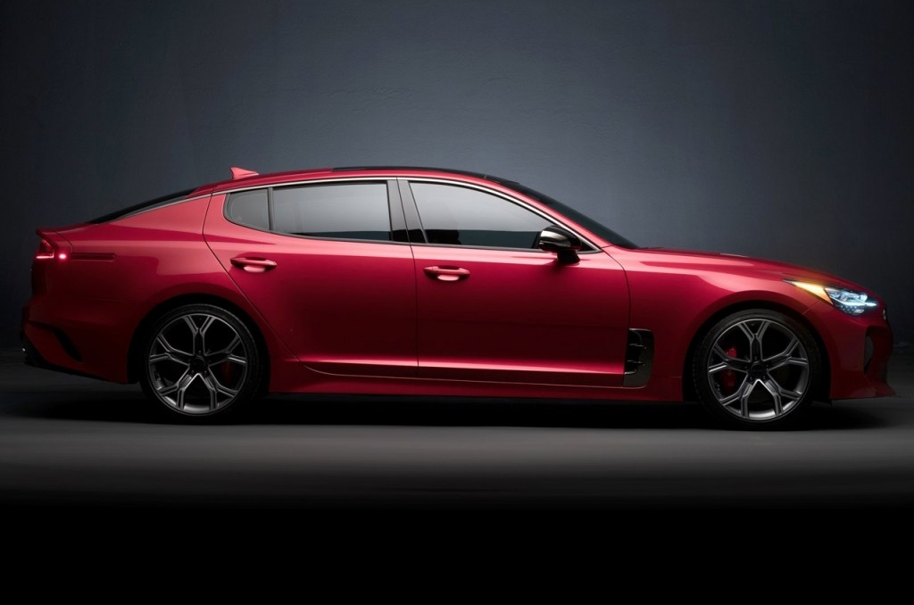 kia-stinger-gt-34149_2.jpg