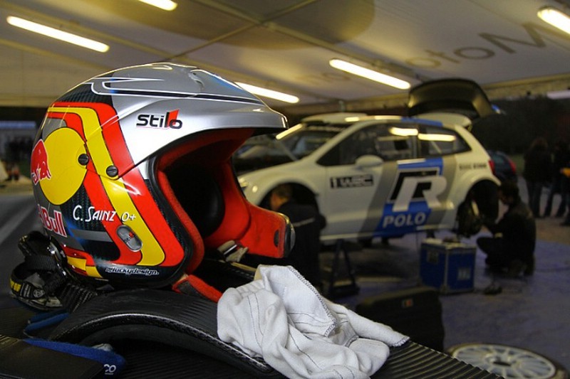 Volkswagen Polo R WRC con el casco de Carlos Sainz en primer plano