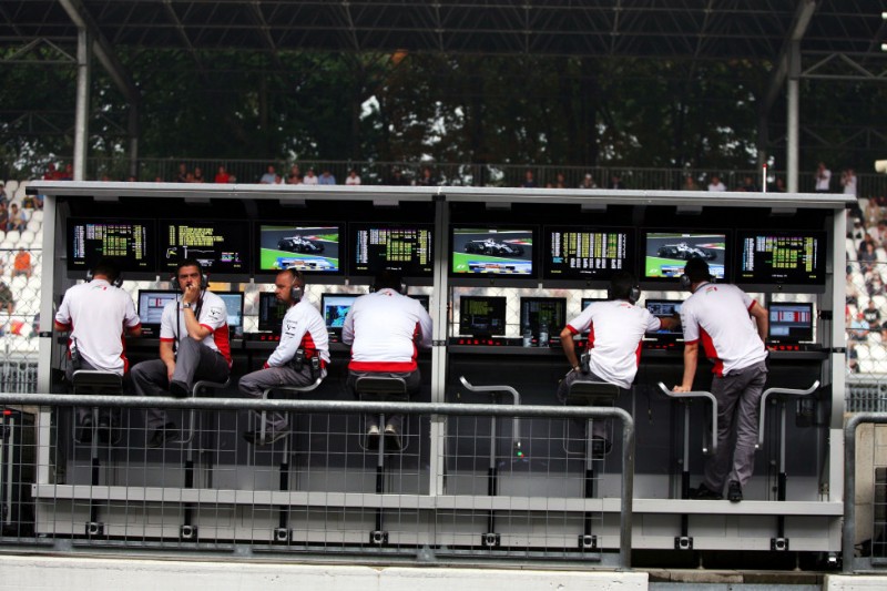 Ingenieros del equipo Force India
