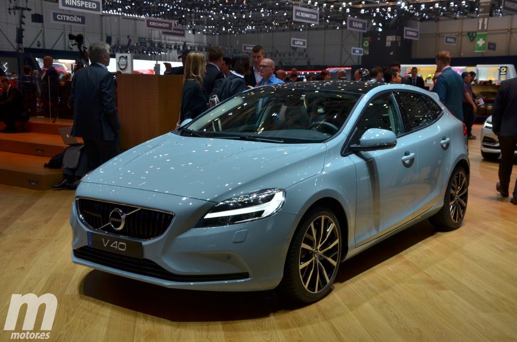 Volvo v40 2017