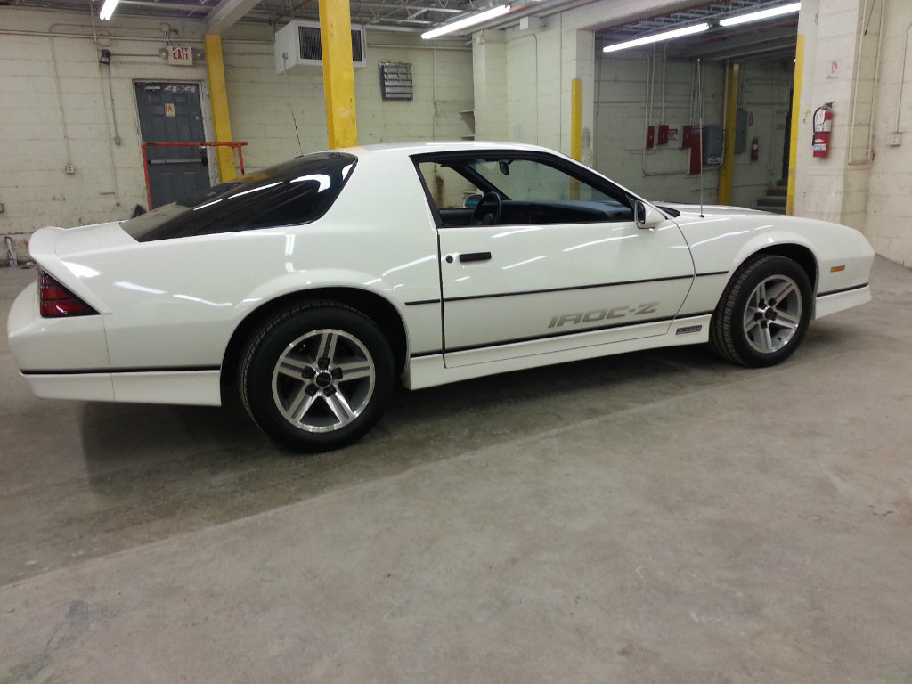 Aparece Un Chevrolet Camaro Iroc Z V8 De 1985 Casi A Estrenar A La Venta Motor Es