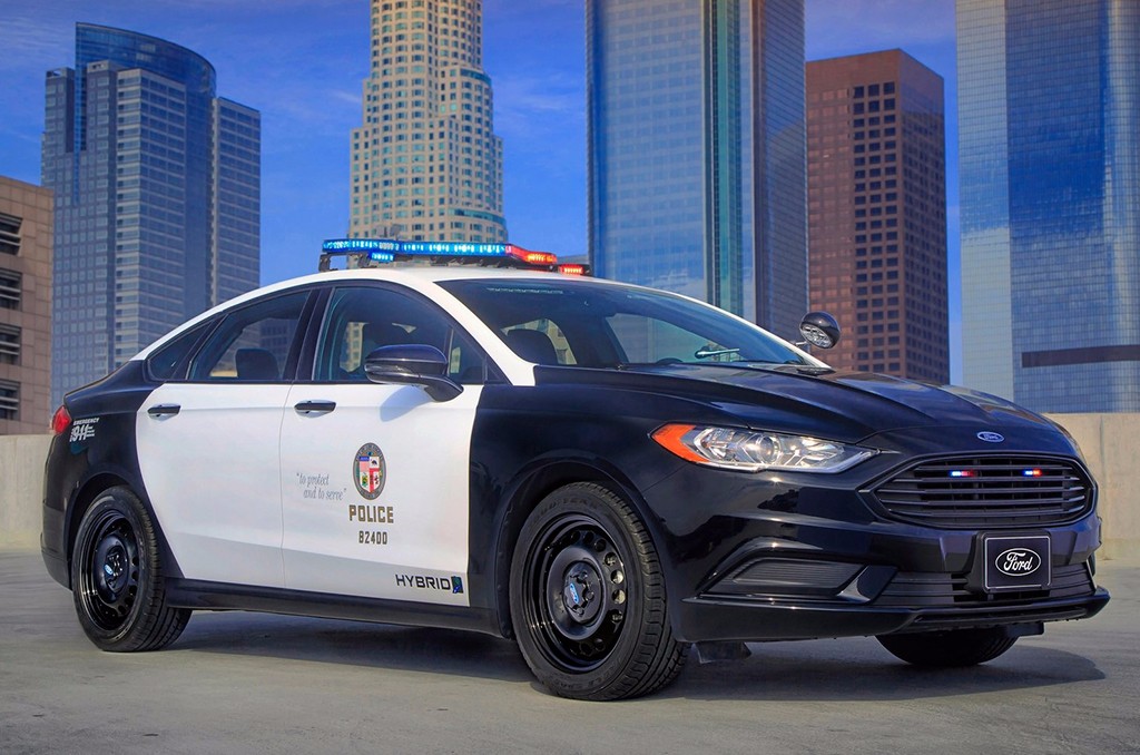 Легковая машина ford