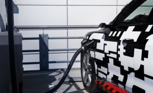 El modelo de producción del Audi e-tron prototype ofrecerá una autonomía eléctrica de 400 kilómetros