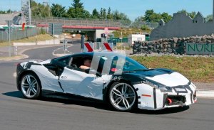 Prototipo híbrido del Ferrari 488 al descubierto en Fiorano