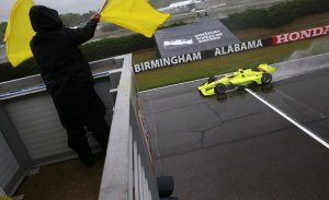 La lluvia obliga a aplazar la comenzada carrera de Barber al lunes