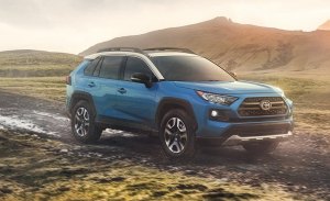 Toyota no descarta un RAV4 de siete plazas