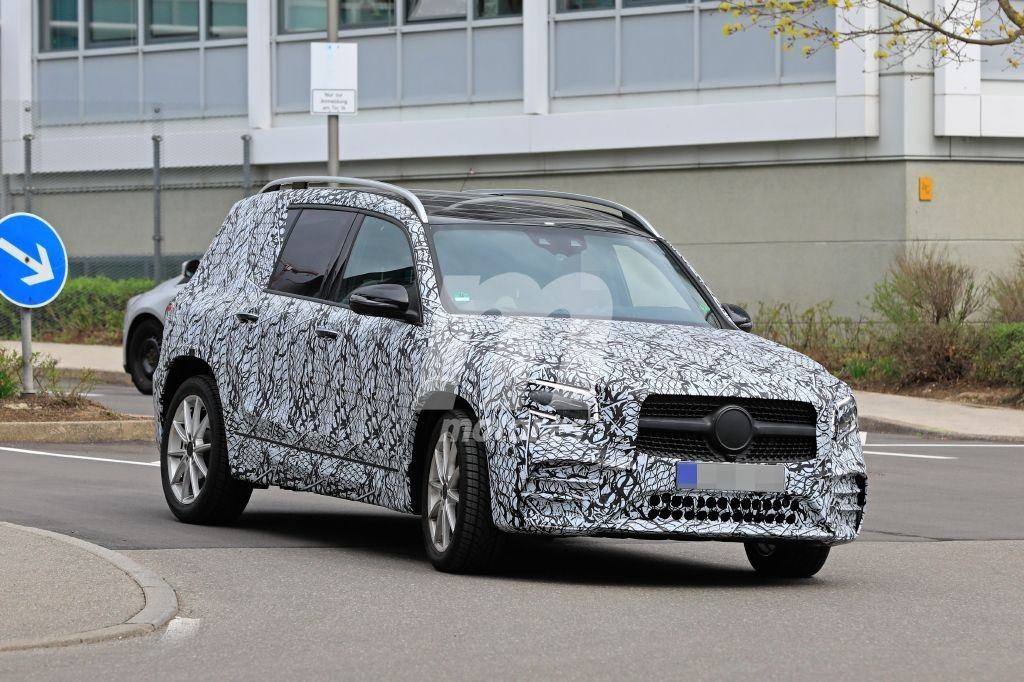 El nuevo Mercedes GLB pierde camuflaje dejando ver detalles del paquete AMG Motor.es