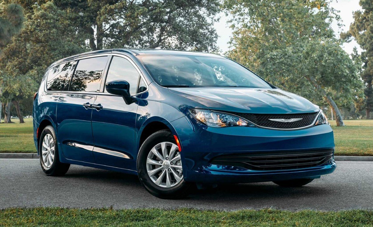 Chrysler Voyager 2020, se rescata del olvido el nombre del monovolumen -  Motor.es