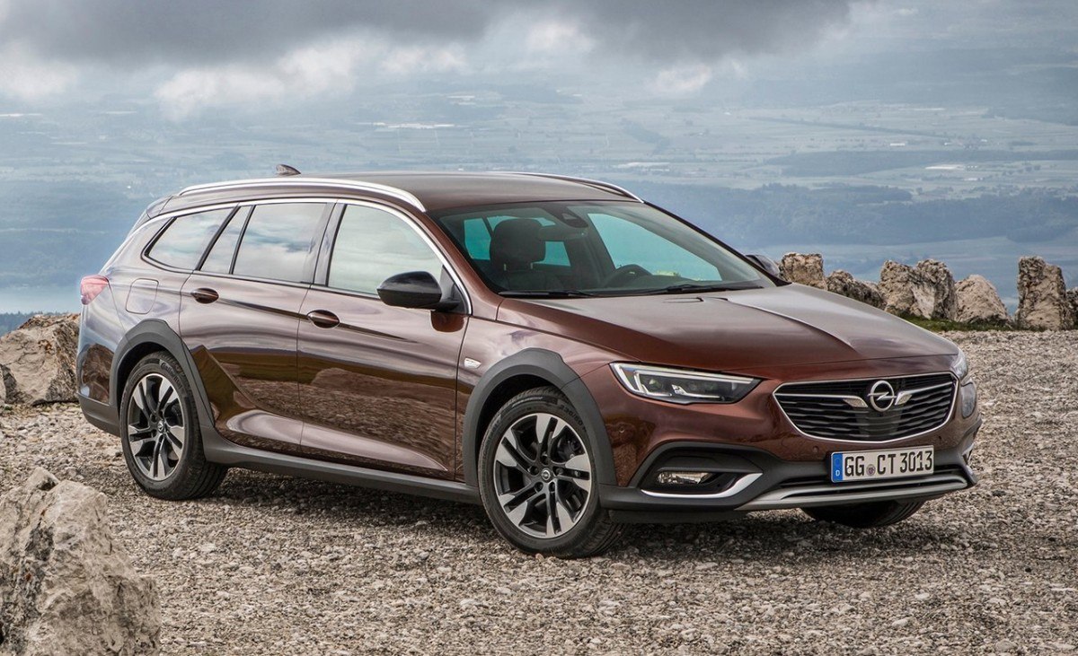 El Opel Insignia Country Tourer Se Marcha Por La Puerta De Atras Motor Es