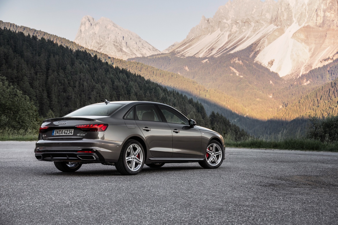 750+ Gambar Mobil Audi A4 2013 Gratis Terbaru