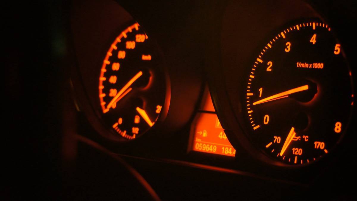 ¿A qué temperatura debe estar el aceite del motor del coche? Motor.es