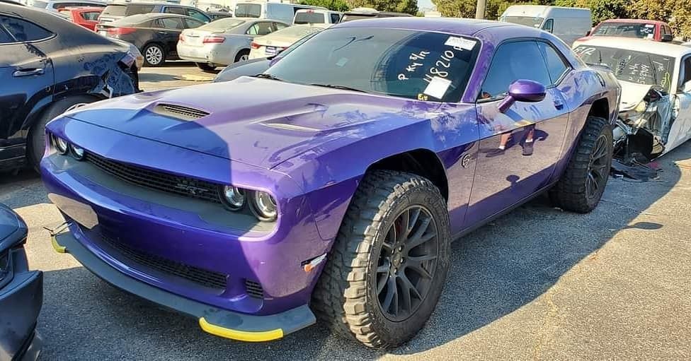 ¿Un Dodge Challenger SRT Hellcat offroad, por qué no? Motor.es