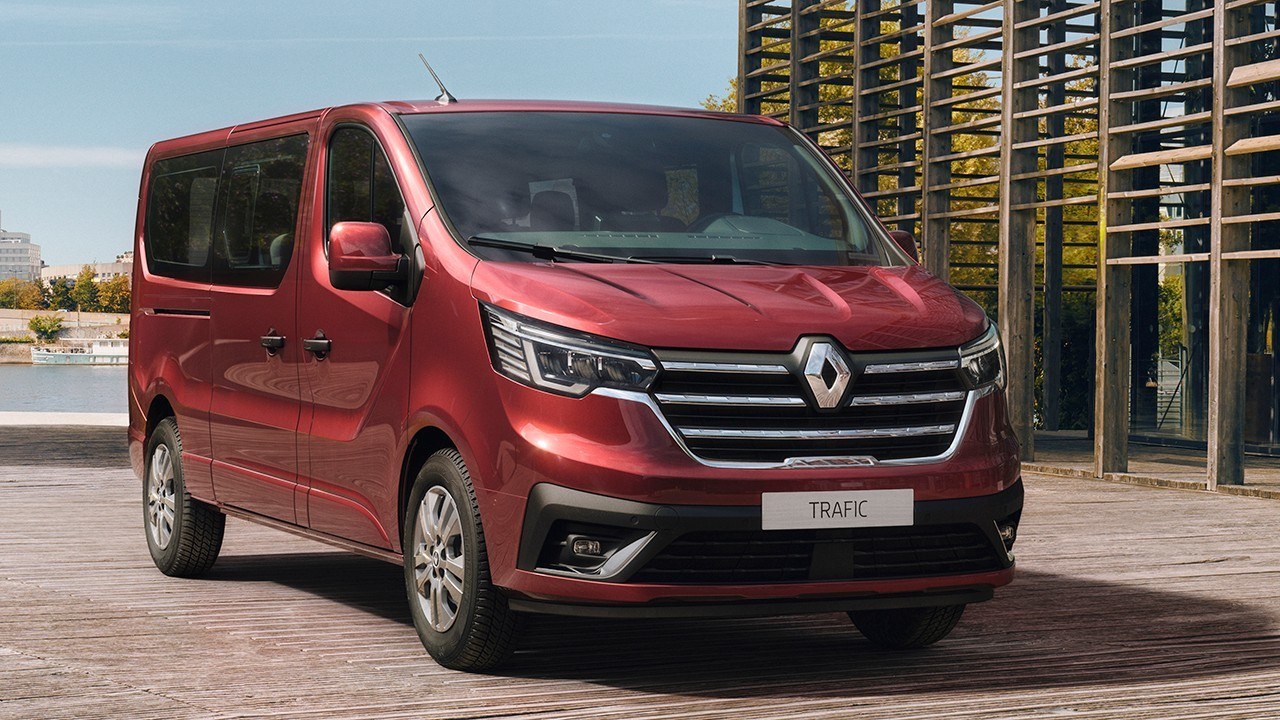 Renault Trafic 2021, la renovada furgoneta debuta en versiones Combi y ...