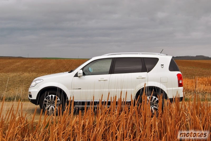SsangYong Rexton W lateral