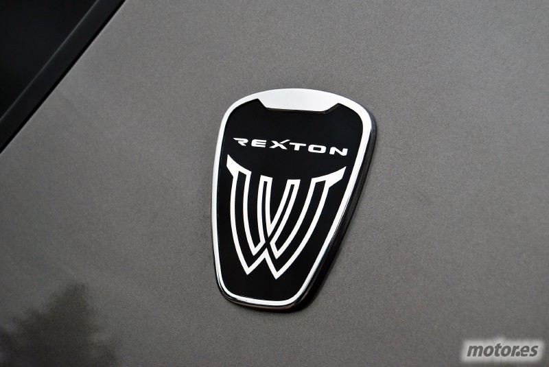 SsangYong Rexton W logo